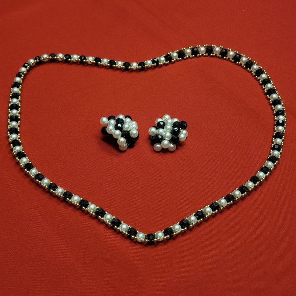 Vintage Black Beads and Faux Pearl Toggle Necklace Earrings Set - Picture 11 of 11